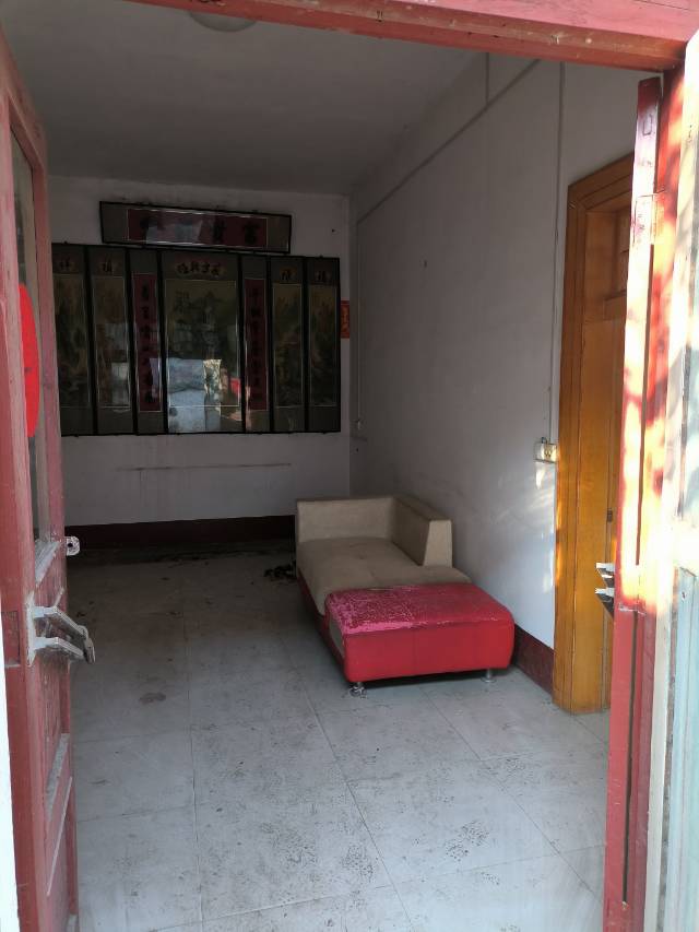 普通裝修3室1廳1衛200m2450元/月