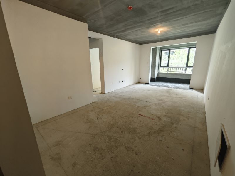 毛坯2室2廳1衛90m237萬元