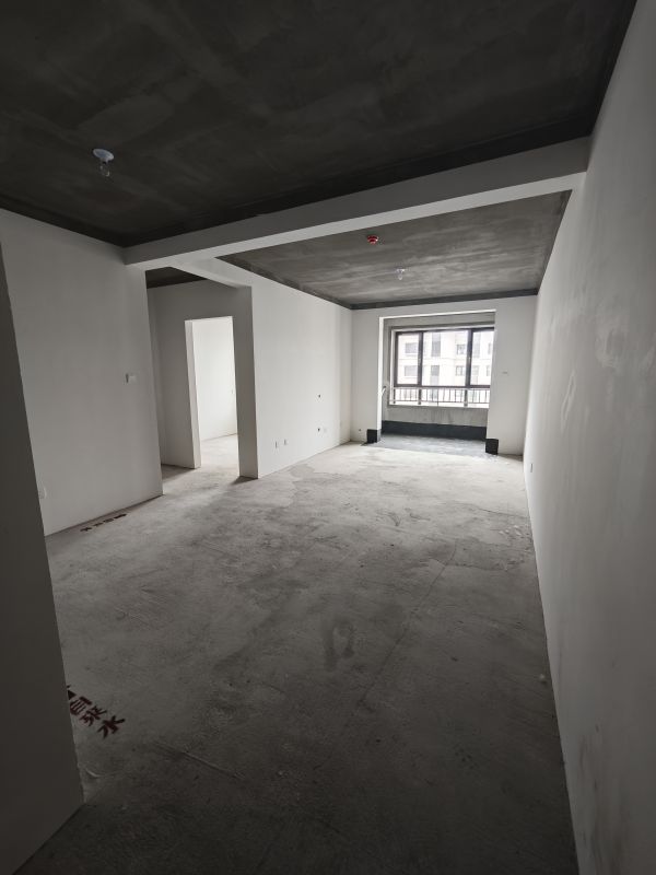 毛坯3室2廳1衛105m245萬元