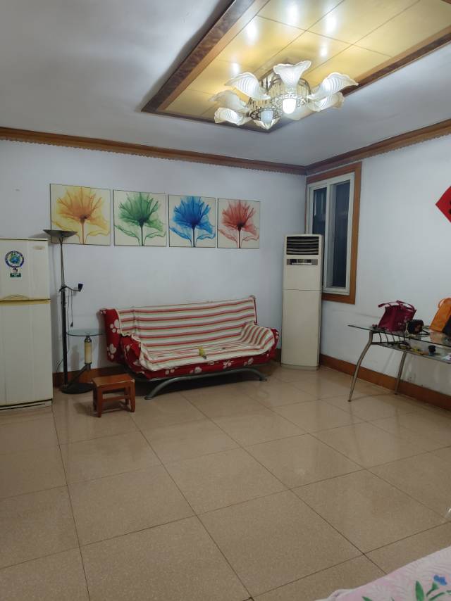 精裝修3室1廳1衛90m21580元/月