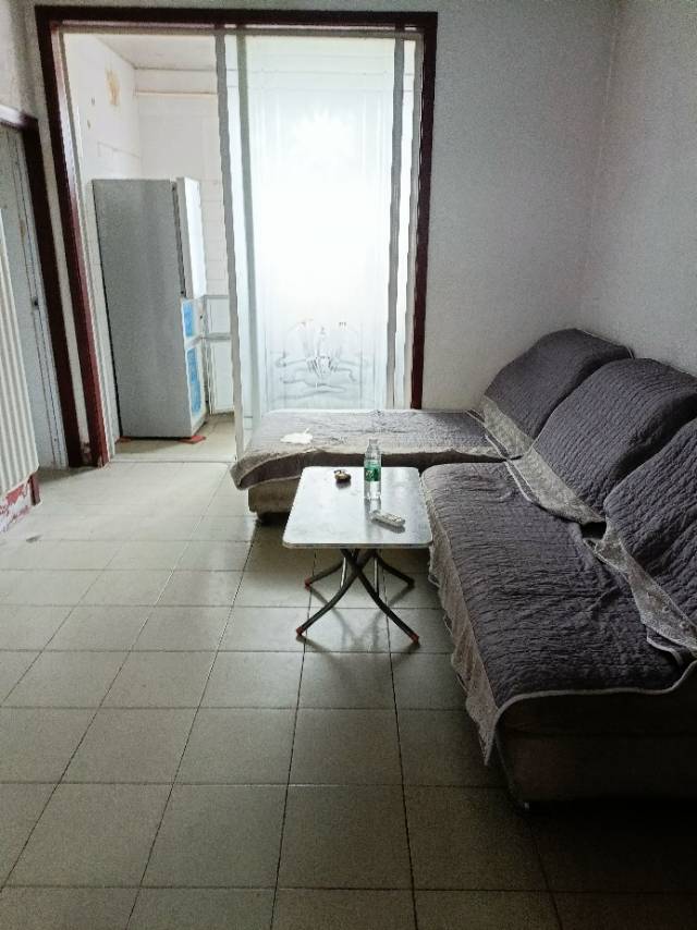 普通裝修3室1廳1衛75m21000元/月