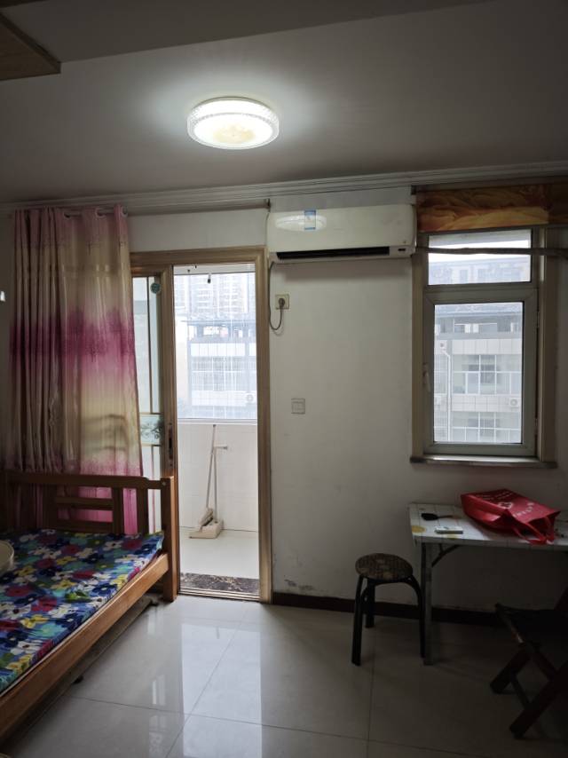 普通裝修1室1廳1衛27m21000元/月