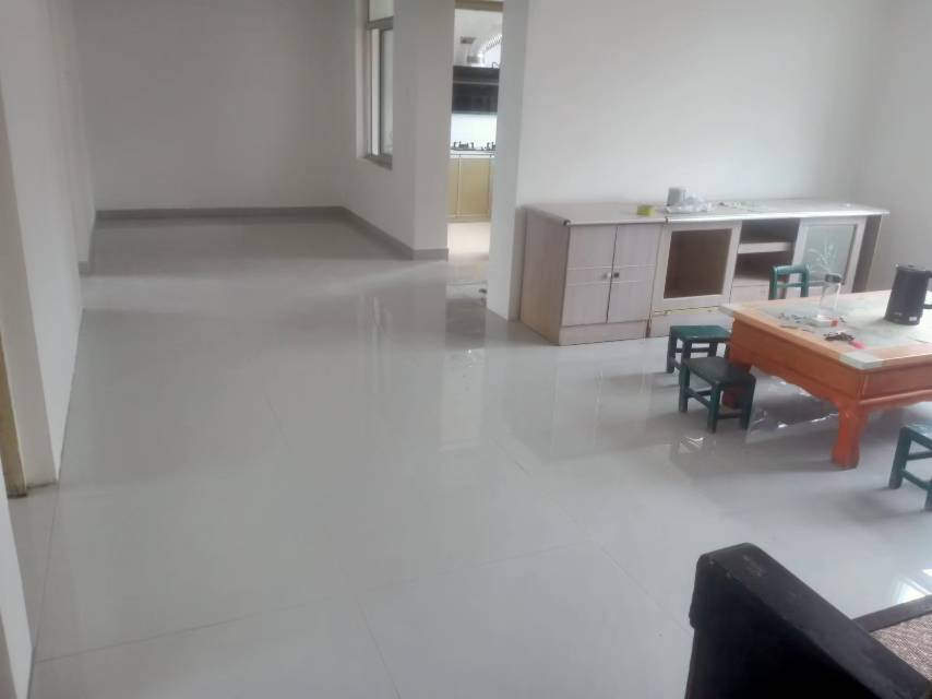 北辛北園街好房出租，房子干凈，環境安靜，交通方便，臨近學校和商圈。