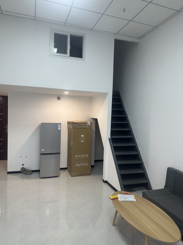 普通裝修1室1廳1衛70m21000元/月