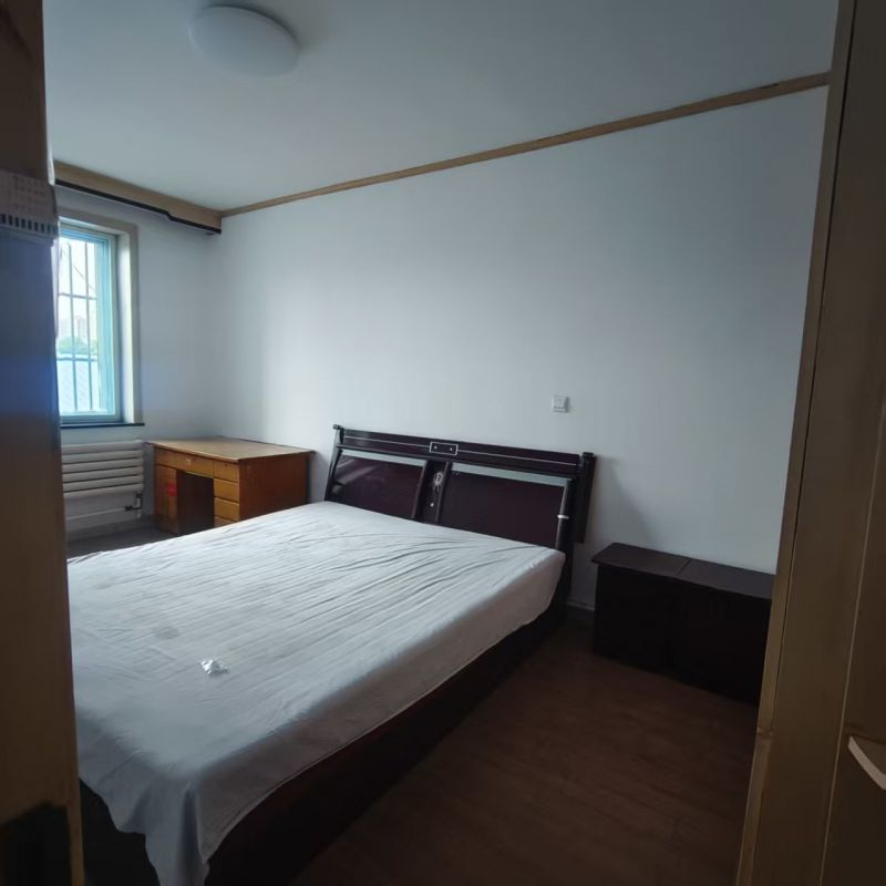 3室2廳1衛1600元/月128m2精裝修出租