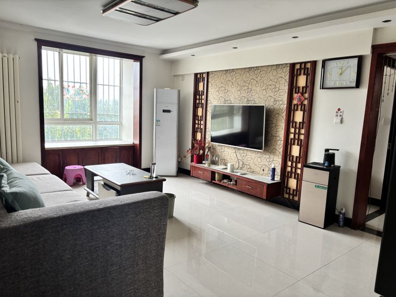 精裝修3室1廳1衛120m21500元/月