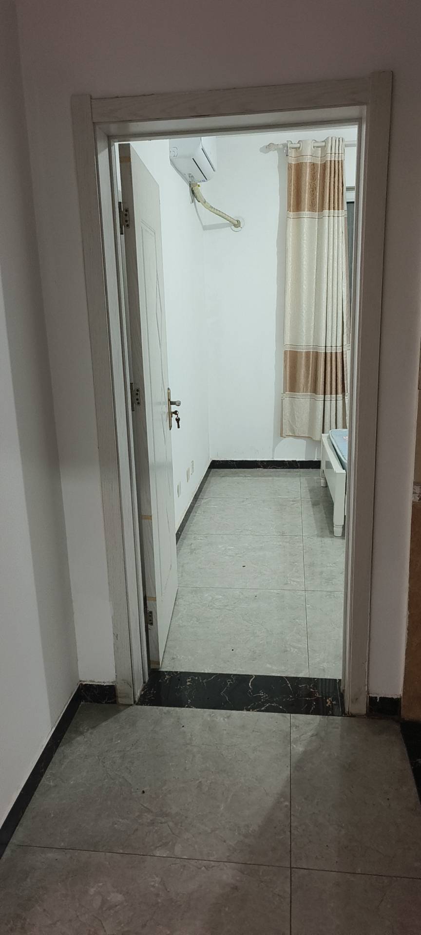 普通裝修3室2廳1衛90m2650元/月