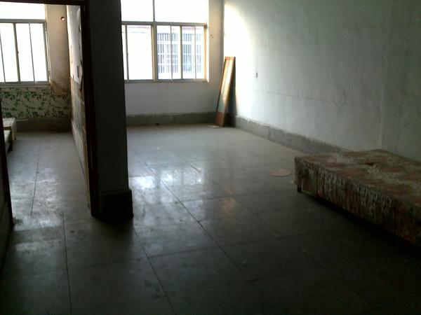 新興北路房子出租。有房屋照片！