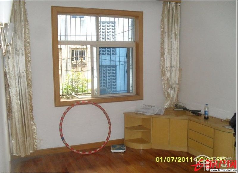 趙王河小區一樓，帶五十平方院子，有地下水抽水設備，集體供暖