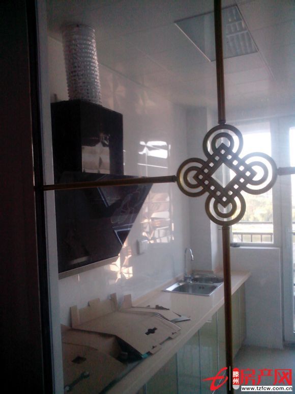 入室可住，沿河風景盡收眼底。