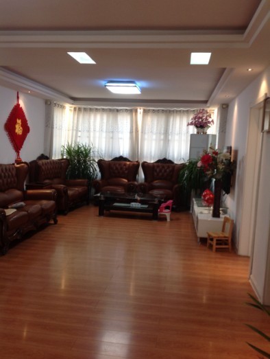 交通便利四通八，達全裝修景觀房，南北通宜居住