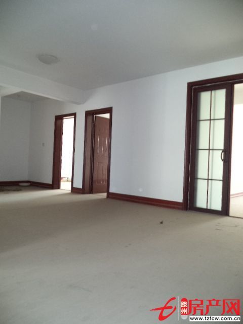 精品房屋匯龍領秀城一百九十八平八十萬出售，也可以租房和辦公