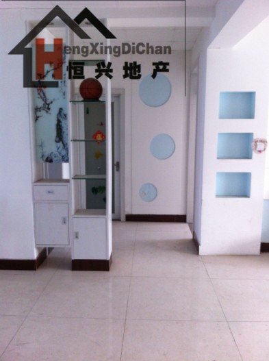 超低價出售標準市中心學區房