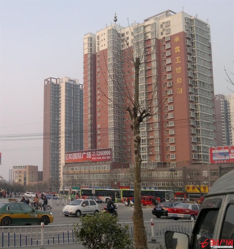 人民醫院公交車站，杏壇廣場，精裝修，沒住過。