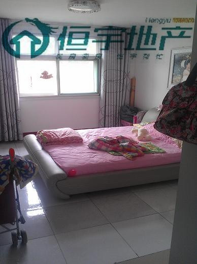 荊河小區多層，出售。