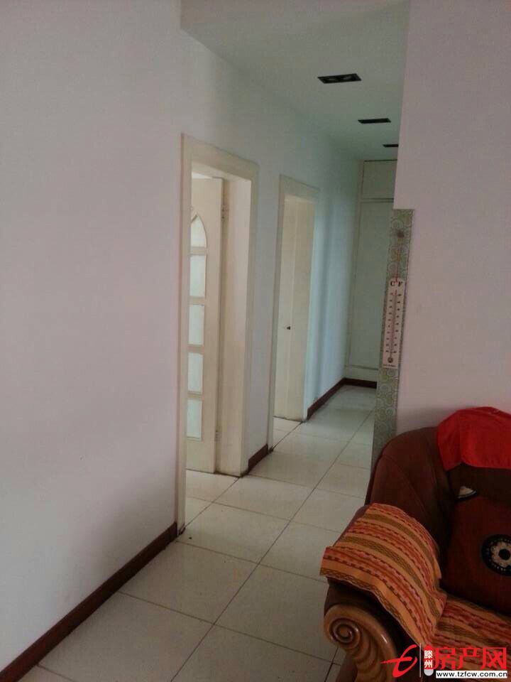 一樓帶院建有三間配房，急售學區房（物價局宿舍）