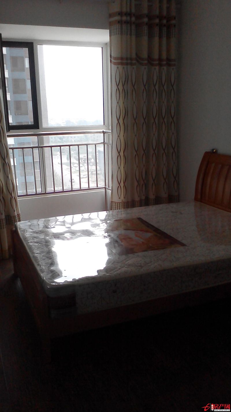 精品房出租冰箱熱水器數字電視全新席夢思大床落地窗家庭寬無線網