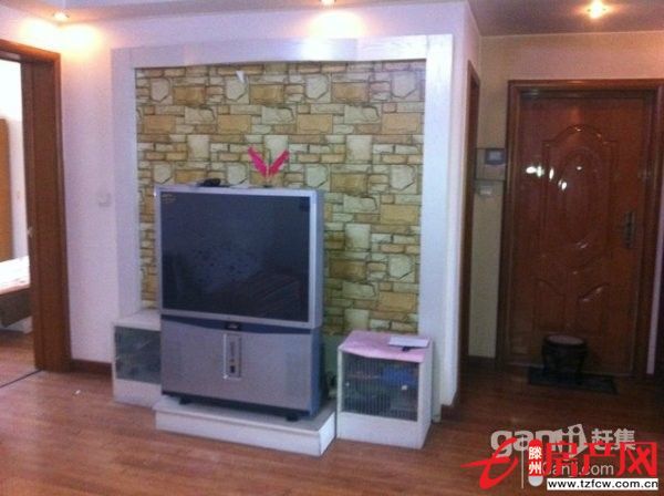 零四年的好房魯水二區精裝修三樓送儲藏室送全套家居