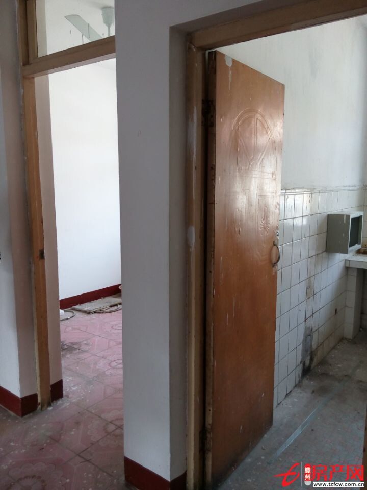 供銷公寓，三室一廳，集體供暖，證滿五年。。