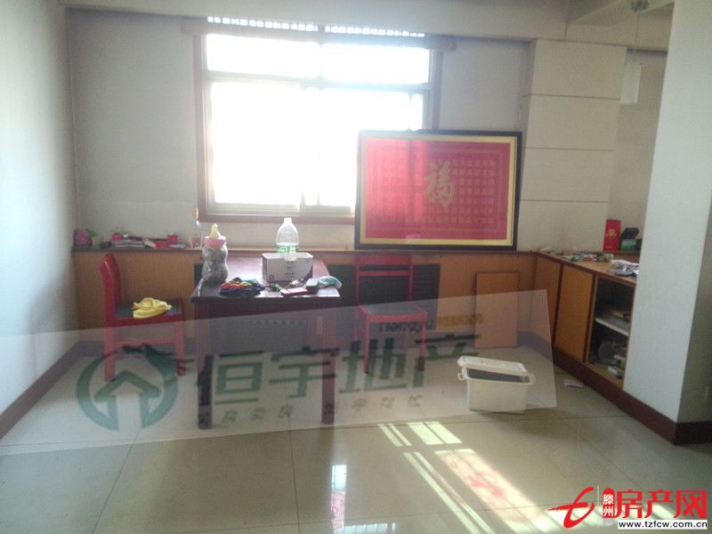 恒豐公寓中等裝修滿五可貸送一個地下車位