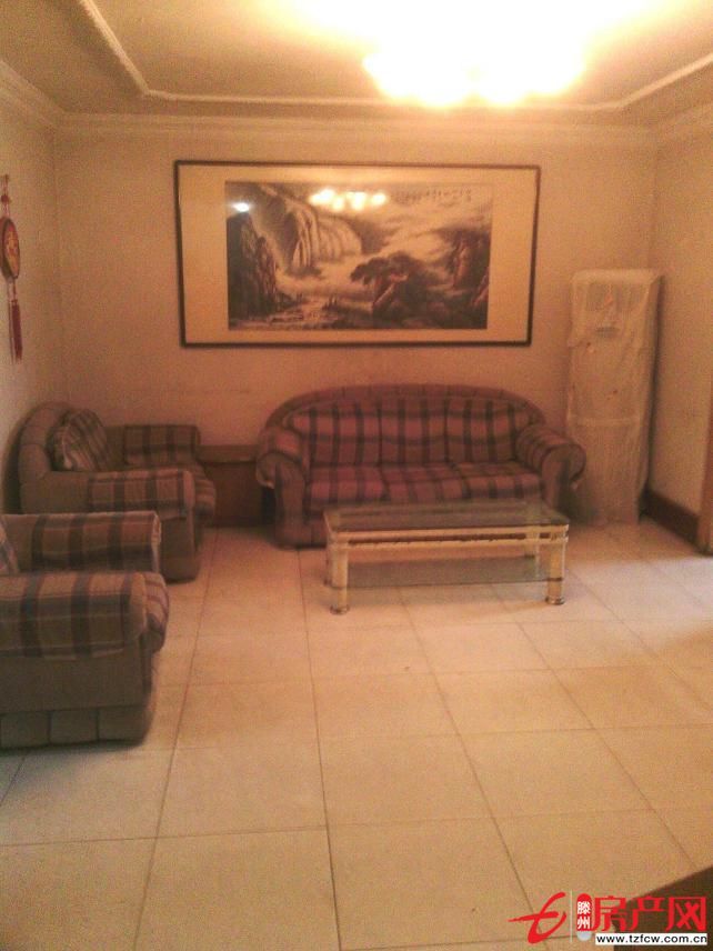 市中心富士公寓，二樓家具齊全有暖氣