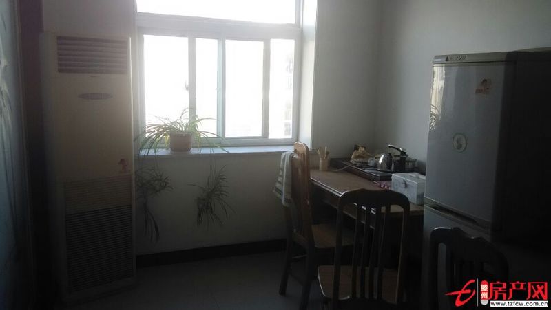 七彩陽光城精裝修三居室，家電齊全、拎包即住