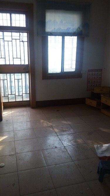 低價出售，啤酒廠宿舍，二樓，三居室