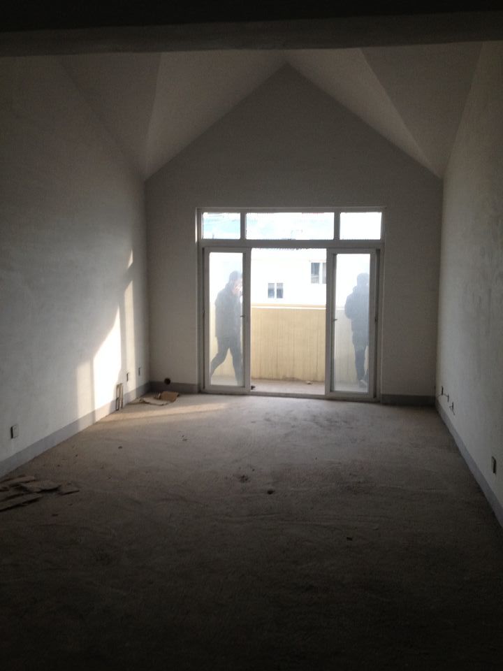 位于城北交通便利就近長途汽車站。倫達附近南北通透稀缺戶型