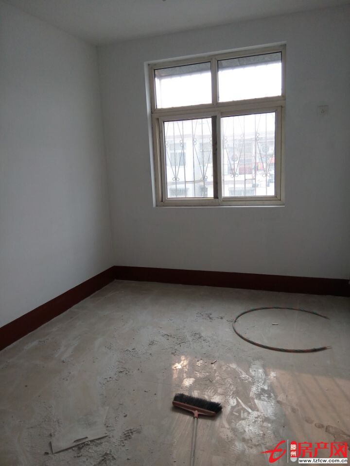 急售！四方城六樓，三居室帶退層，可更名可貸款！