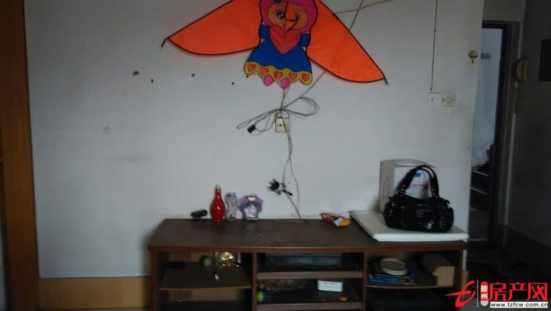 龍泉小區，家具齊全，半年一付