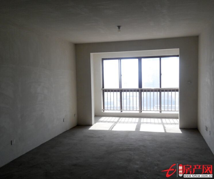 緊靠龍泉廣場位置極佳，戶型好，標準南北通透，兩室一廳朝陽