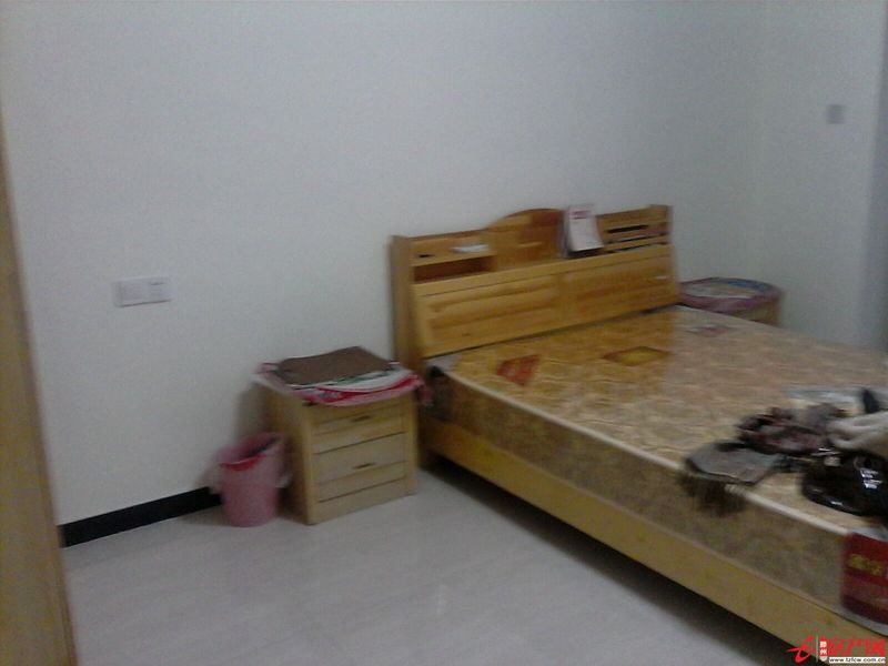 中央城，兩室兩廳，精裝修，低價出租！