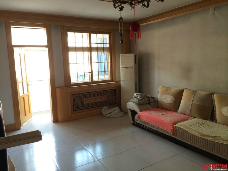 新興小區南區精裝修黃金三樓家具家電齊全拎包入住