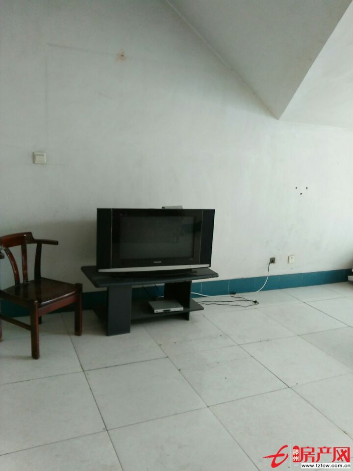 滕陽麗都小區，裝修，供暖，有家具，很干凈的房子