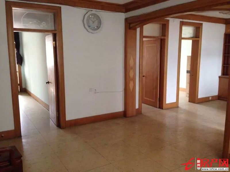 滕州精裝修荊河小區三室二廳二衛帶超大儲藏室