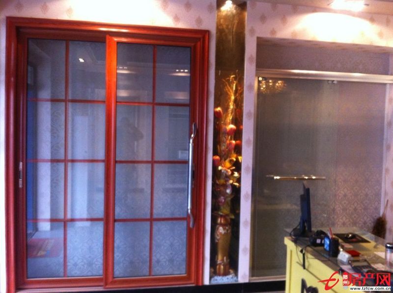 魯南裝飾大世界門面轉讓位置佳