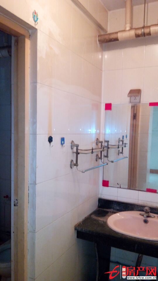 北安居小區，租金低，三室一廳，很干凈的房子