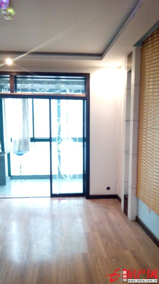 濱江國際花苑一期，精裝修，供暖，很豪華大氣的房子