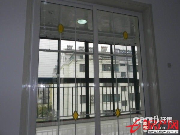 富盛園小區出租干凈衛生，帶部分家具家電便宜出租。