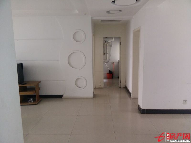 問天廣場出租精裝修，干凈衛生便宜出租。