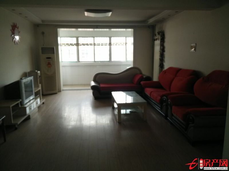 荊河小區，精裝修，全套家具家電，供暖，拎包即住