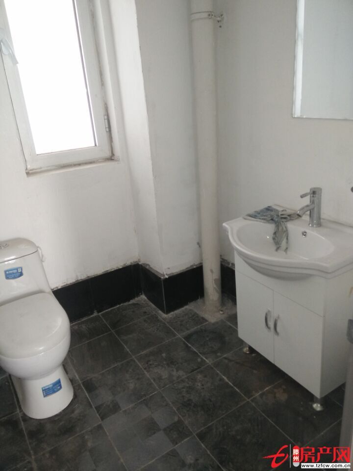 中央城小區，裝修，有家具，很干凈漂亮的房子