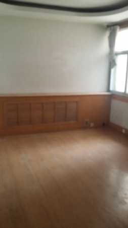 城市之光對過建工局宿舍急售，房權滿二，價格低。