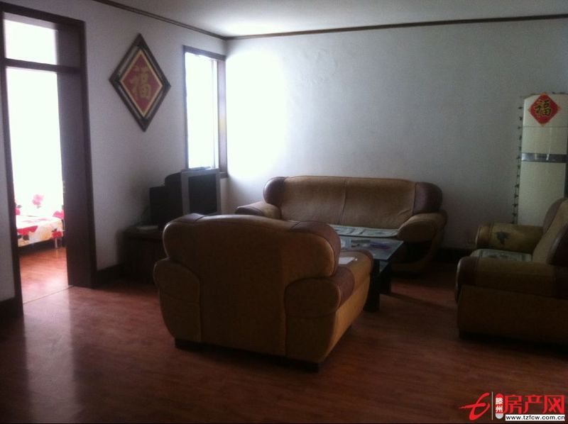 樂意花苑，滕州飯店對面，豪華裝修，全套家具家電，拎包即住