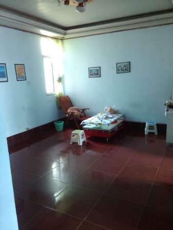 安樂街工商局二樓三室一廳急售。