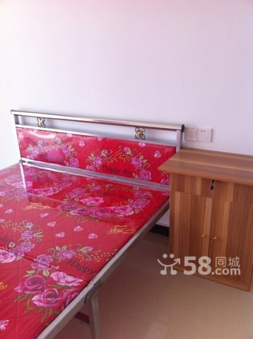 威尼斯小區，精裝修，供暖，有家具家電，很溫馨漂亮的房子