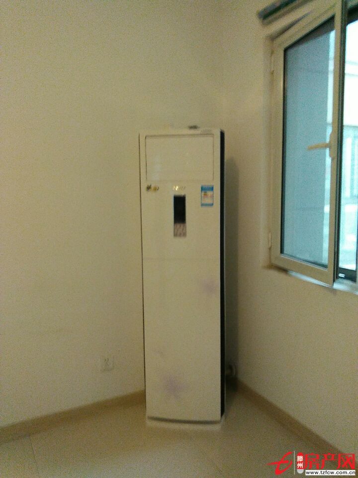 威尼斯小區，精裝修，供暖，有空調，很溫馨漂亮的房子