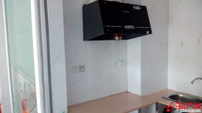 陽光國際，精裝修，一室一廳，全套家具，拎包即住