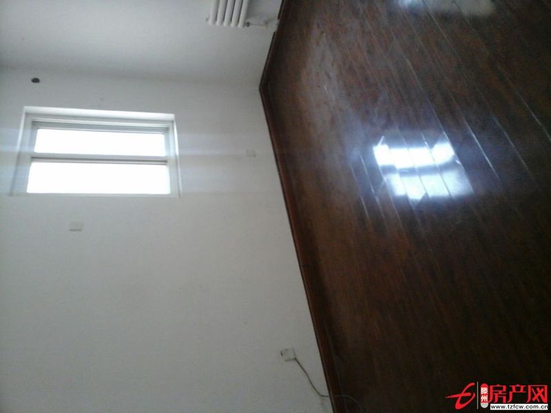 問天廣場三期，租金低，精裝修，供暖，很溫馨漂亮的房子