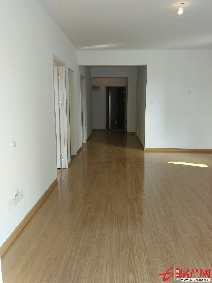 威尼斯六區，精裝修，供暖，很溫馨漂亮的房子